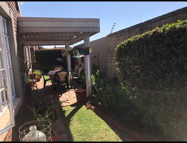 2 BEDROOM TOWNHOUSE FOR SALE IN THREE RIVERS EAST